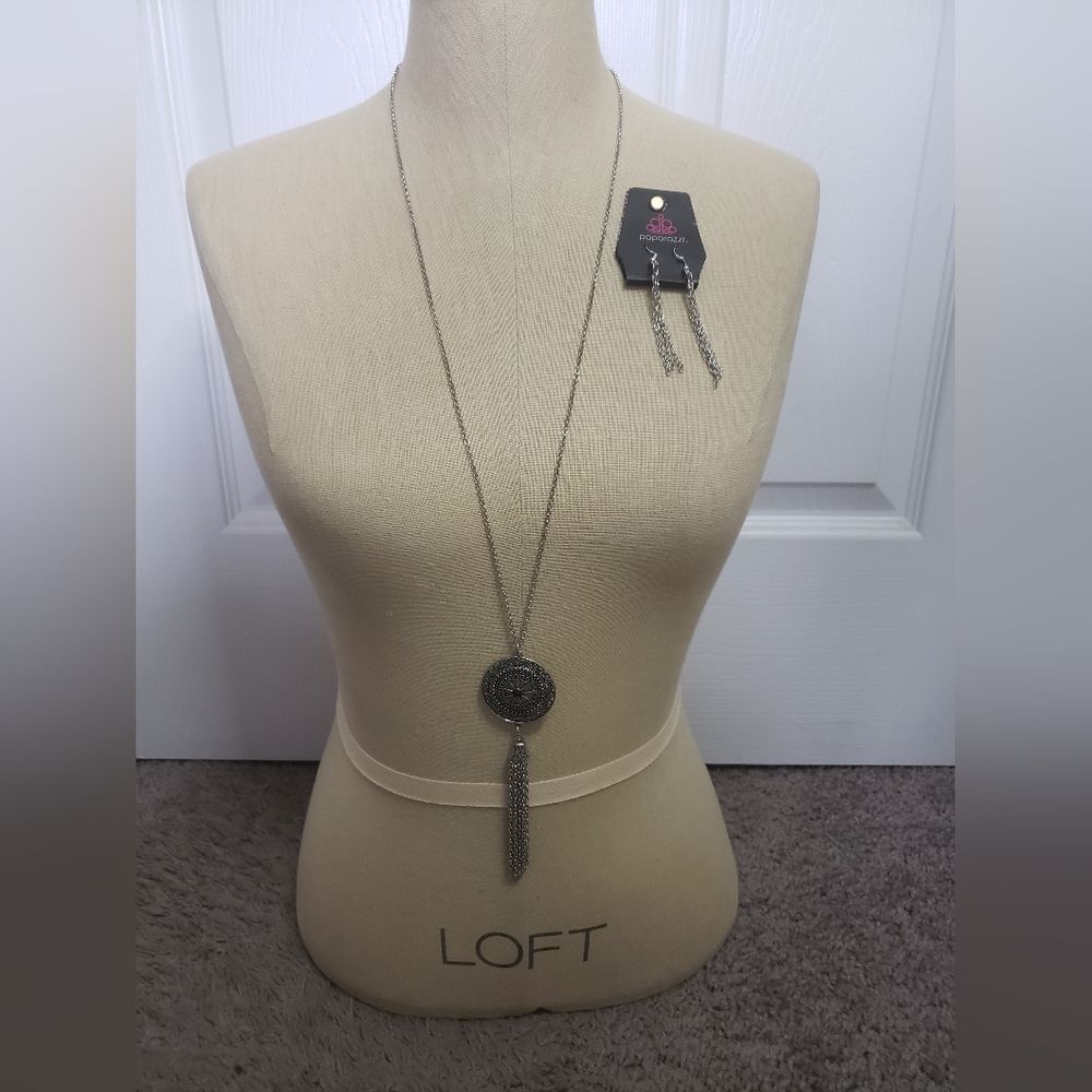 Paparazzi  Long Silver Necklace With Round Pendant  And Earrings